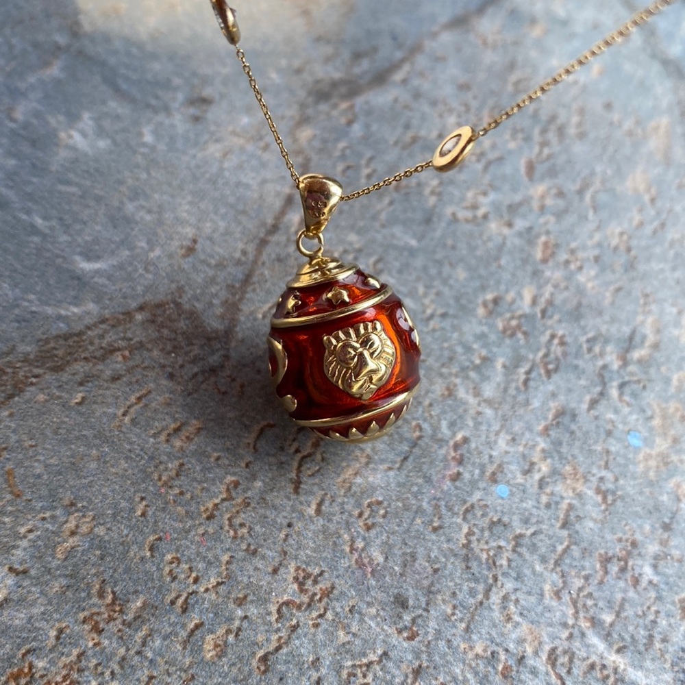 14k lion  Leo zodiac pendant